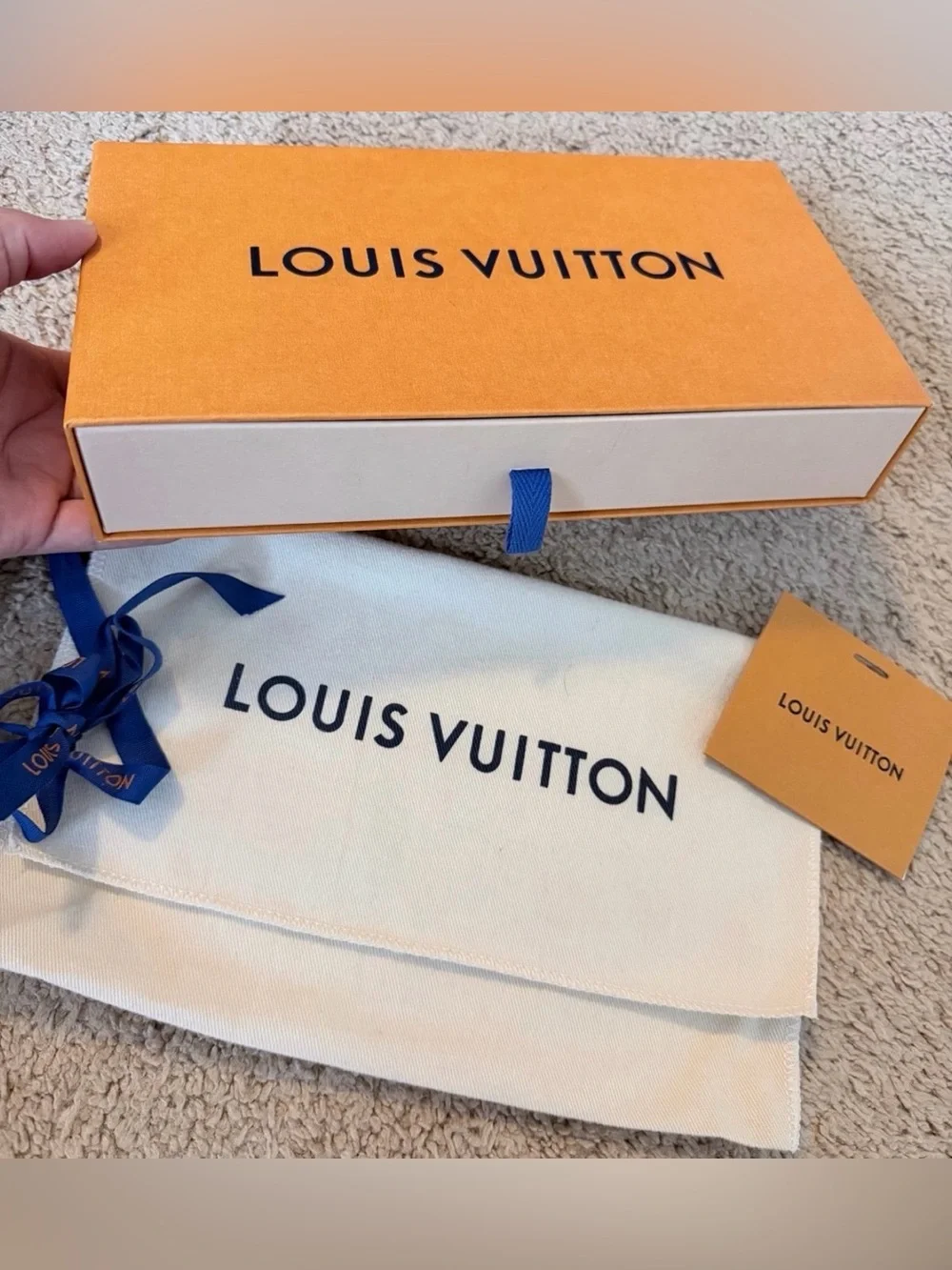 LOUIS VUITTON